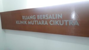 harga akrilik